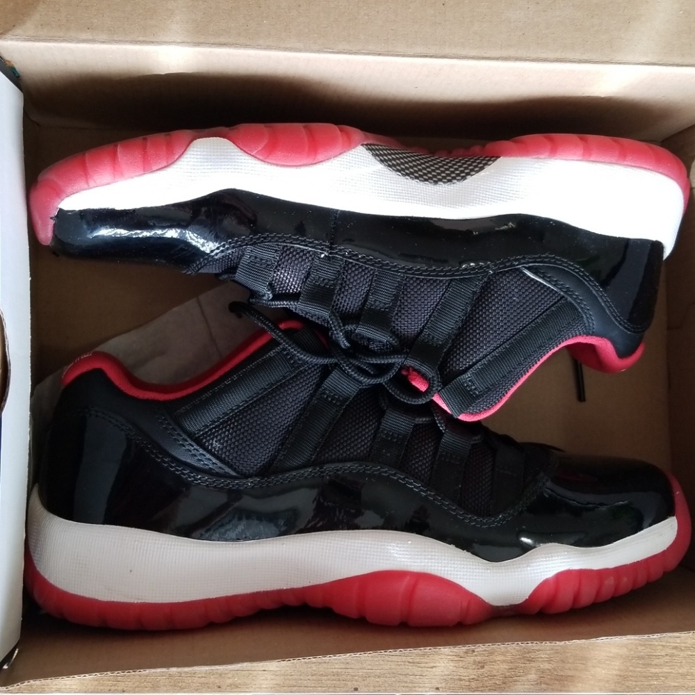 Air Jordan 11 Retro Low (Breds)